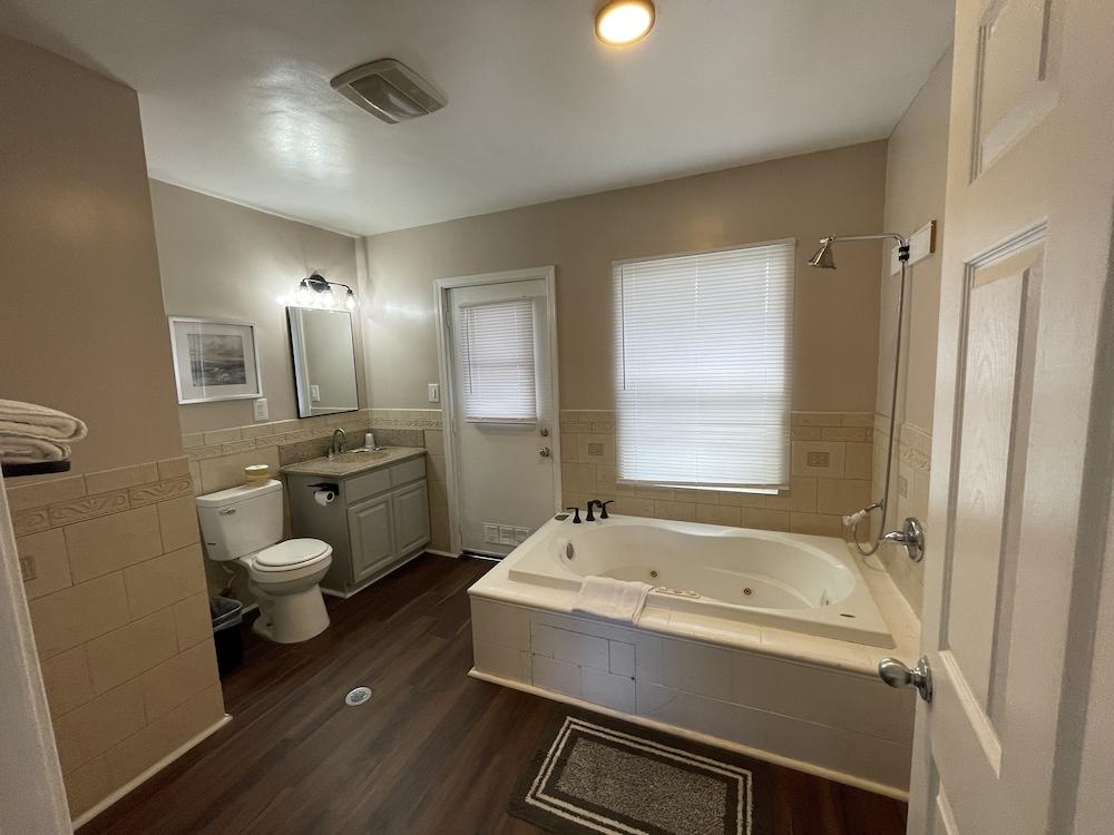 Elsinore Hot Springs & Lodge photo 59