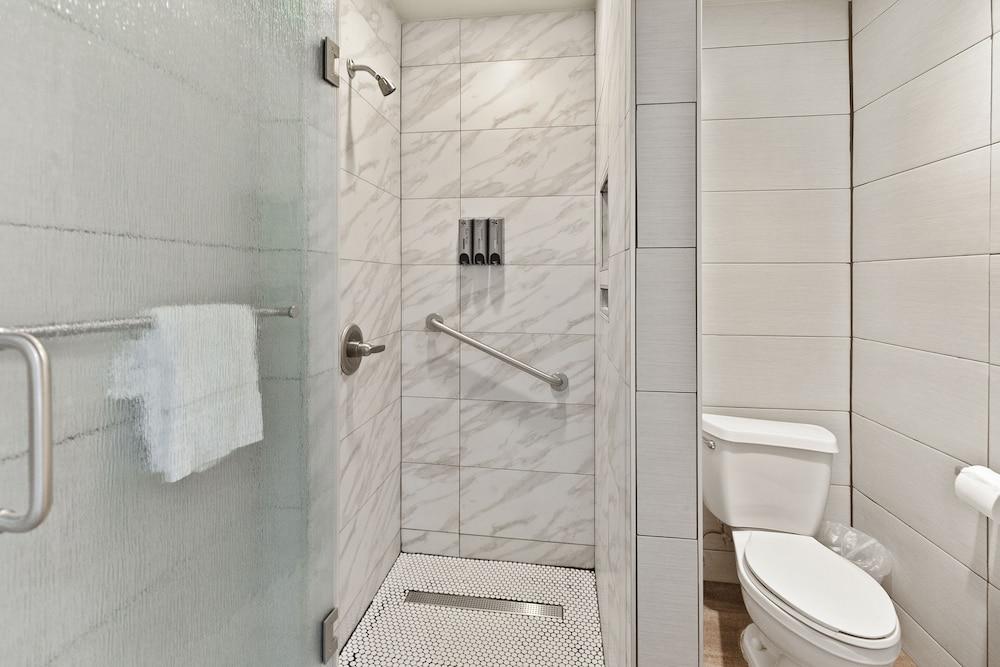 Le Blanc Inn & Suites photo 76
