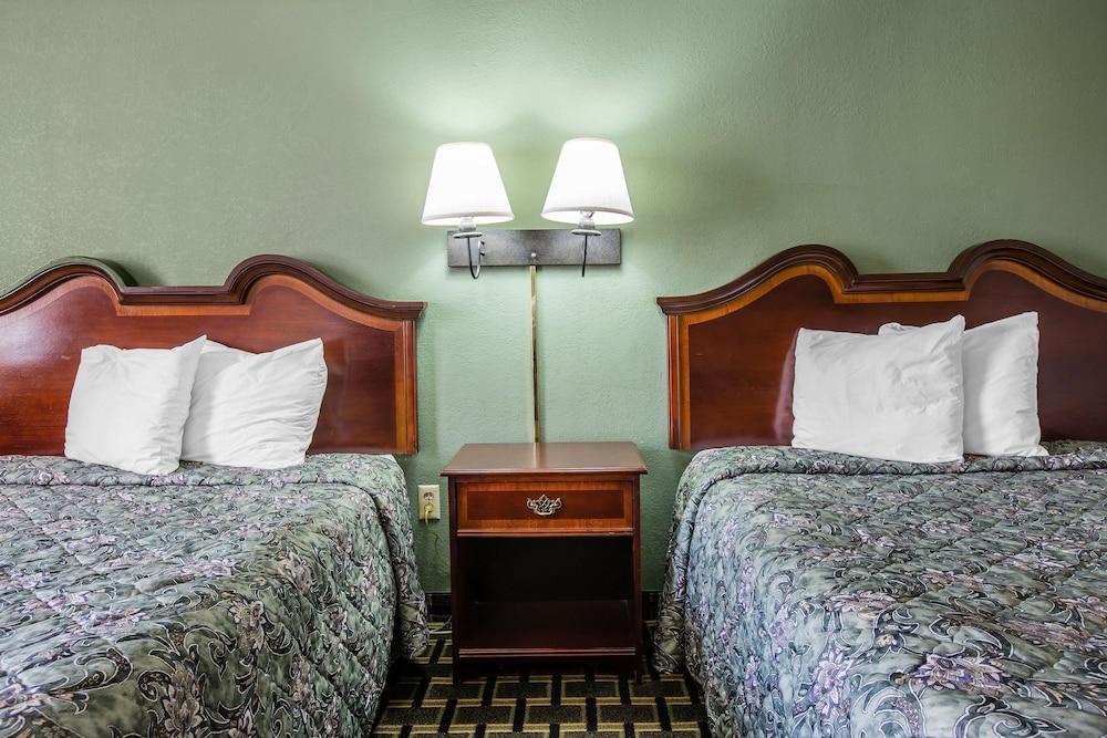 Rodeway Inn Laurens photo 13