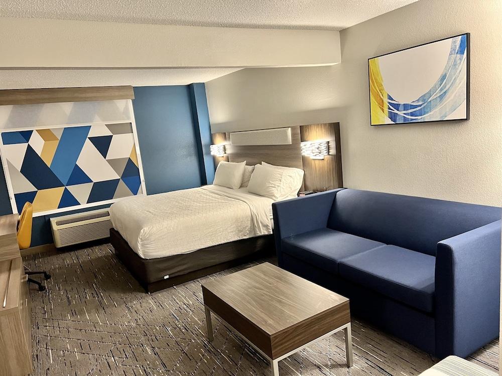 Holiday Inn Express Madison by IHG photo 8