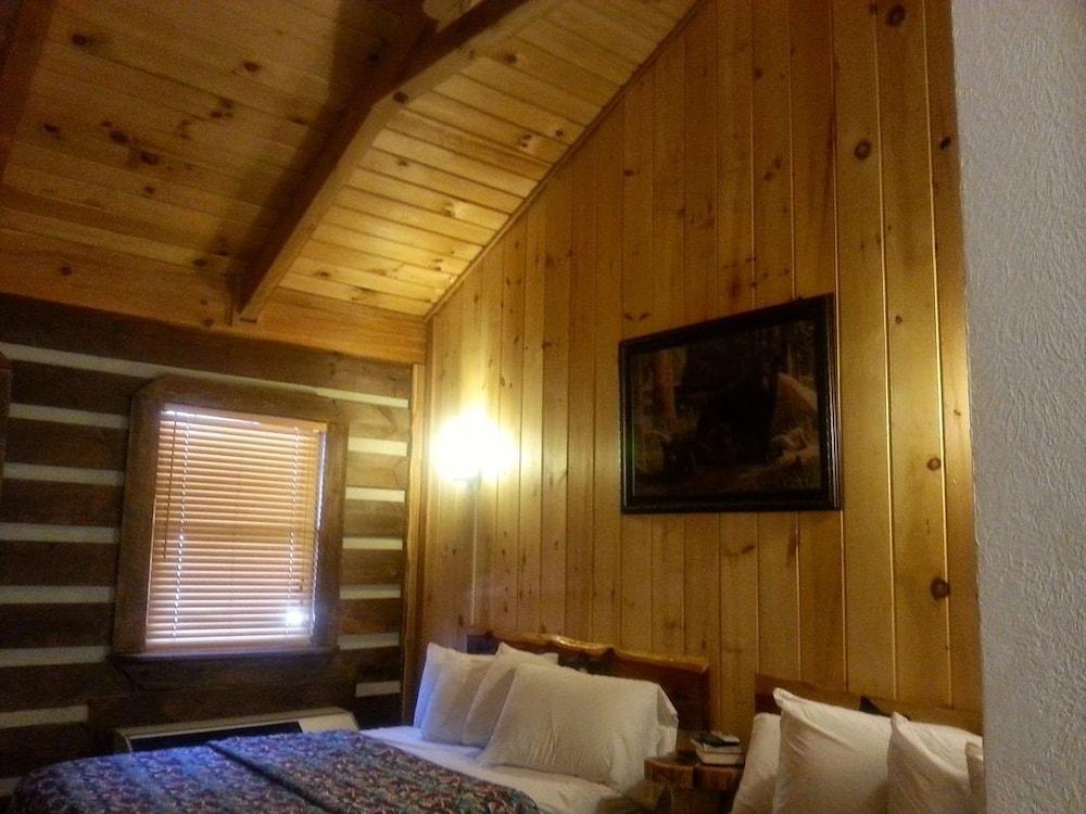 Black Bear Lodge Motel photo 3