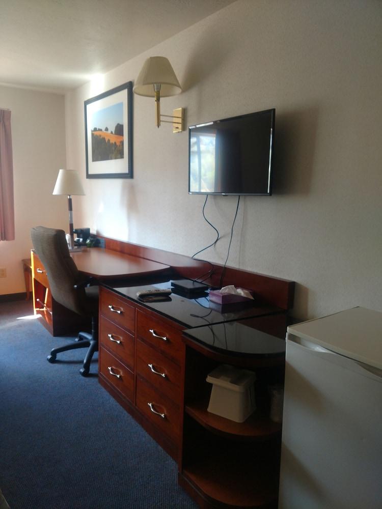 Days Inn by Wyndham Torrey Capital Reef photo 6