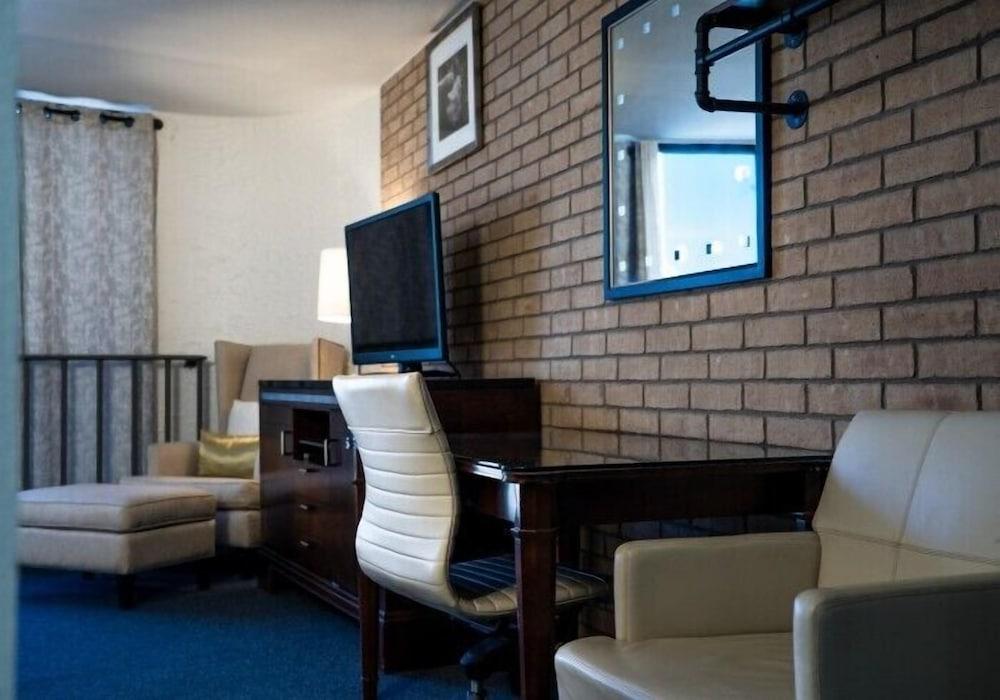 The Landmark Hotel photo 6