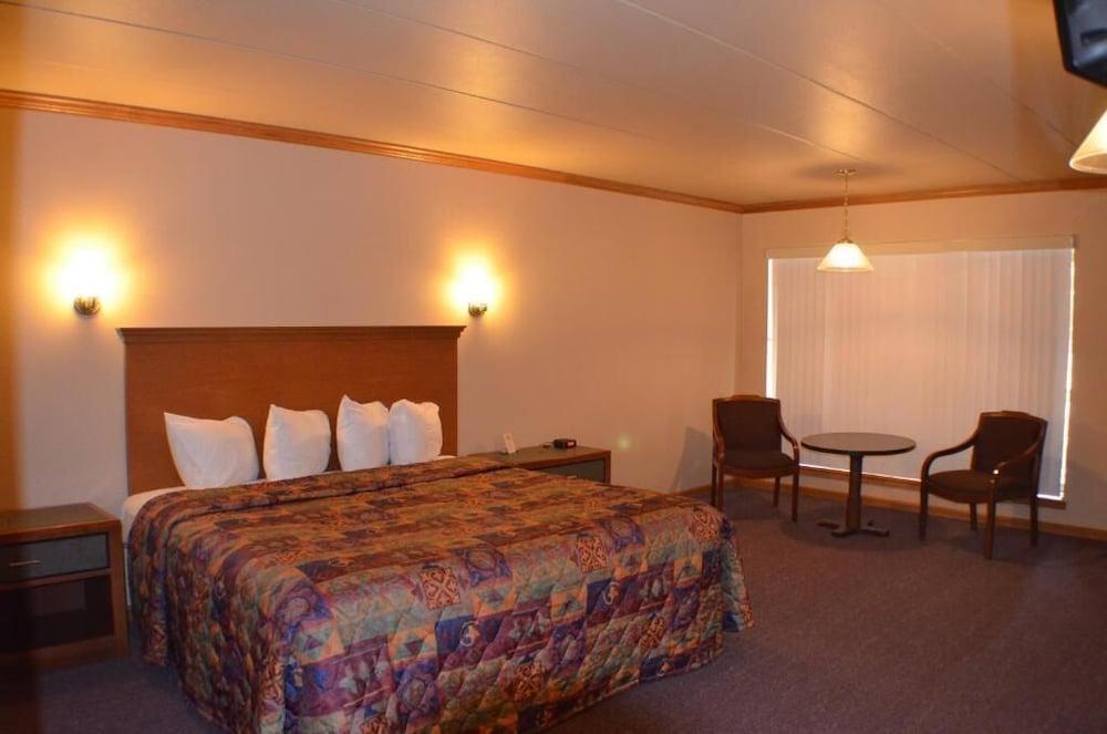 Amber's Inn & Suites photo 36