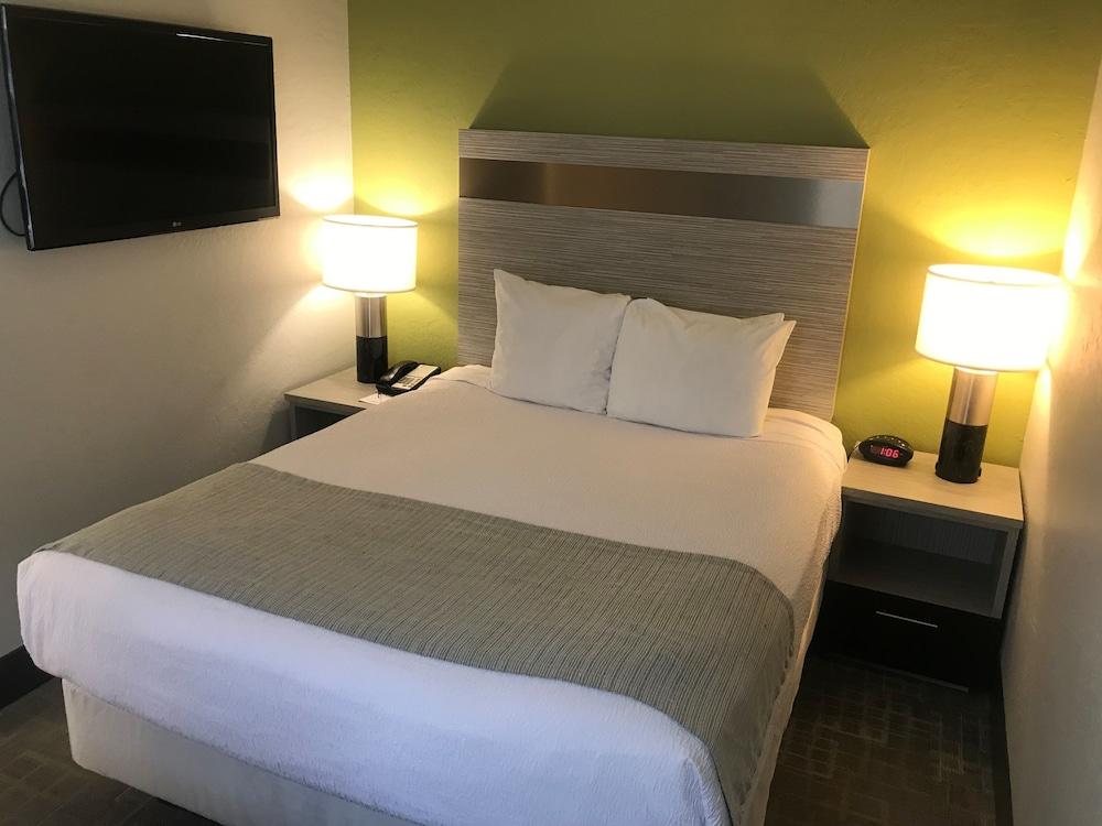 SureStay InnSuites Phoenix Hotel & Suites by Best Western photo 10