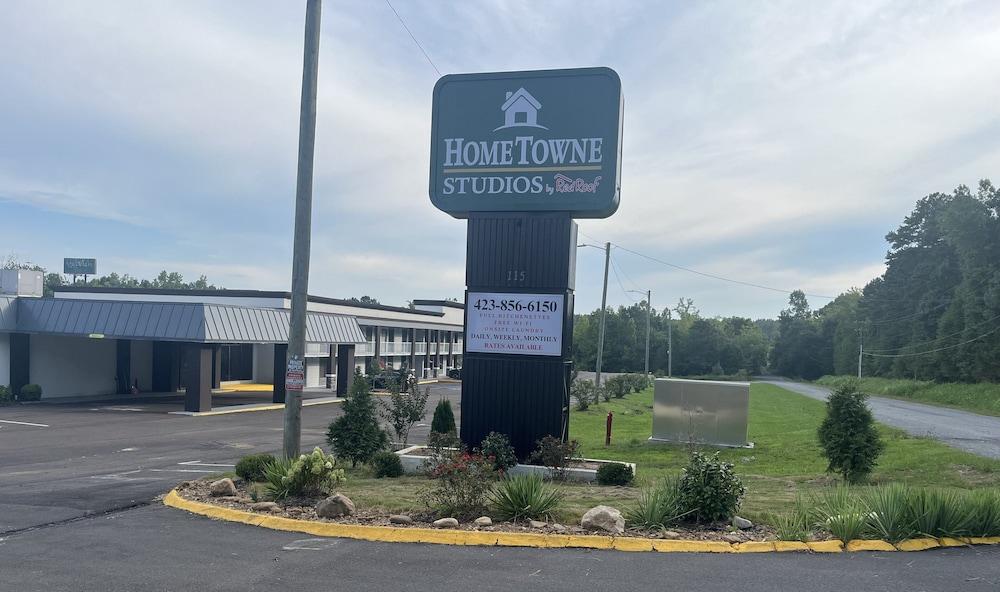 HomeTowne Studios by Red Roof Athens, TN photo 19