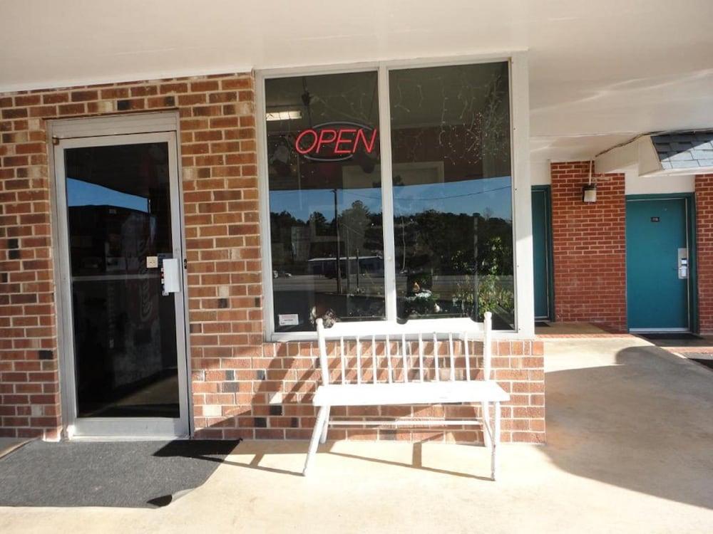 Budget Inn Franklinton photo 2