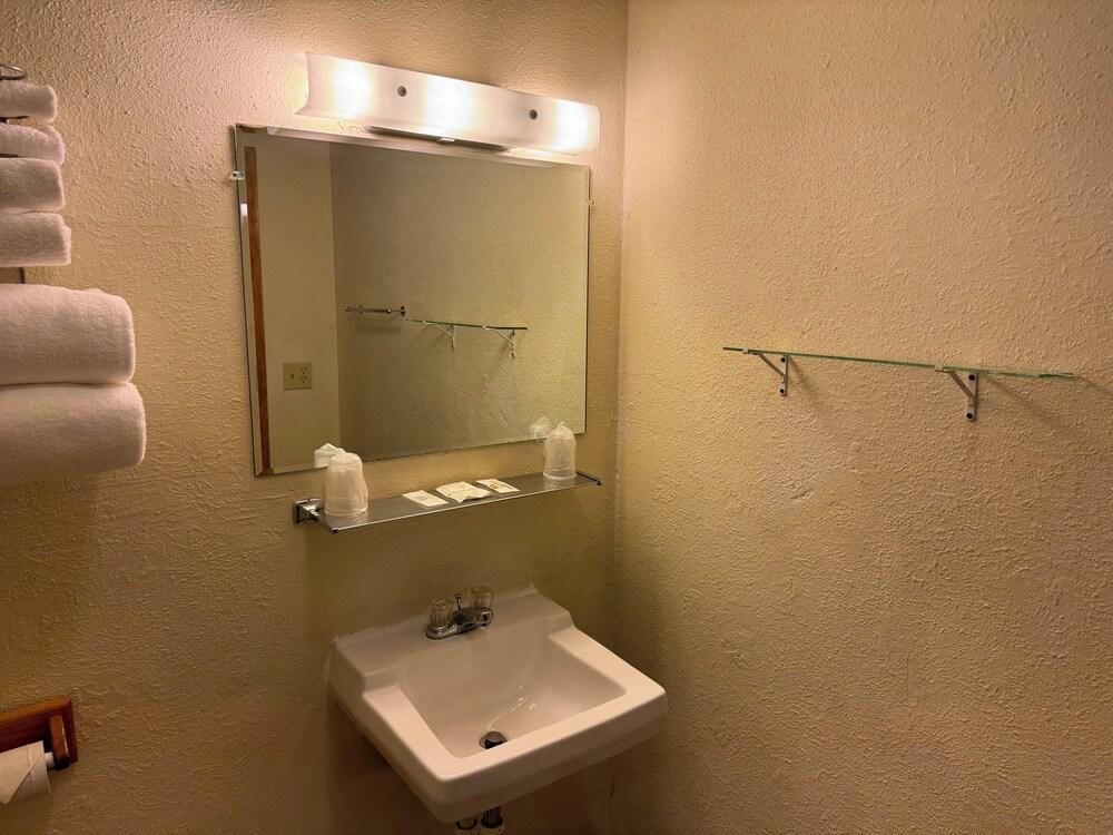 Napps Motel photo 28