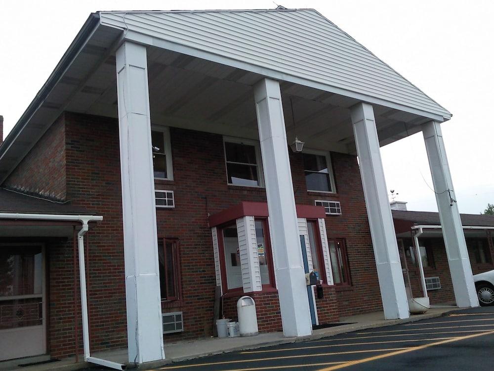 Colonial Inn Motel photo 12