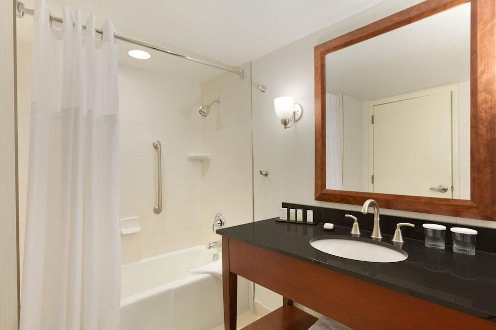 Embassy Suites by Hilton Boston Waltham photo 42