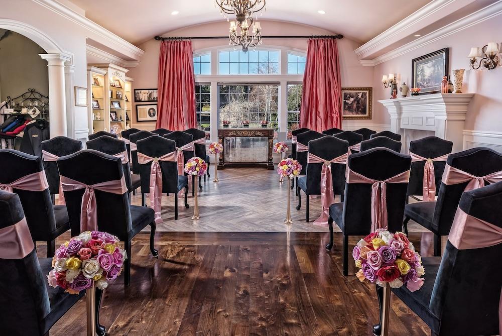 Cameo Heights Mansion photo 58