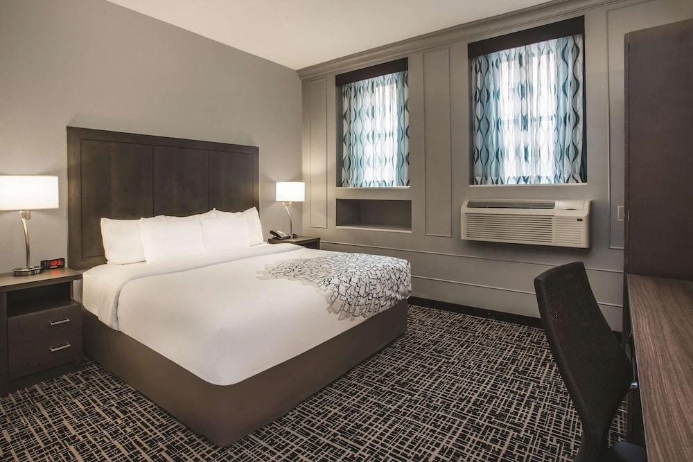 La Quinta Inn & Suites by Wyndham Baltimore Downtown photo 8
