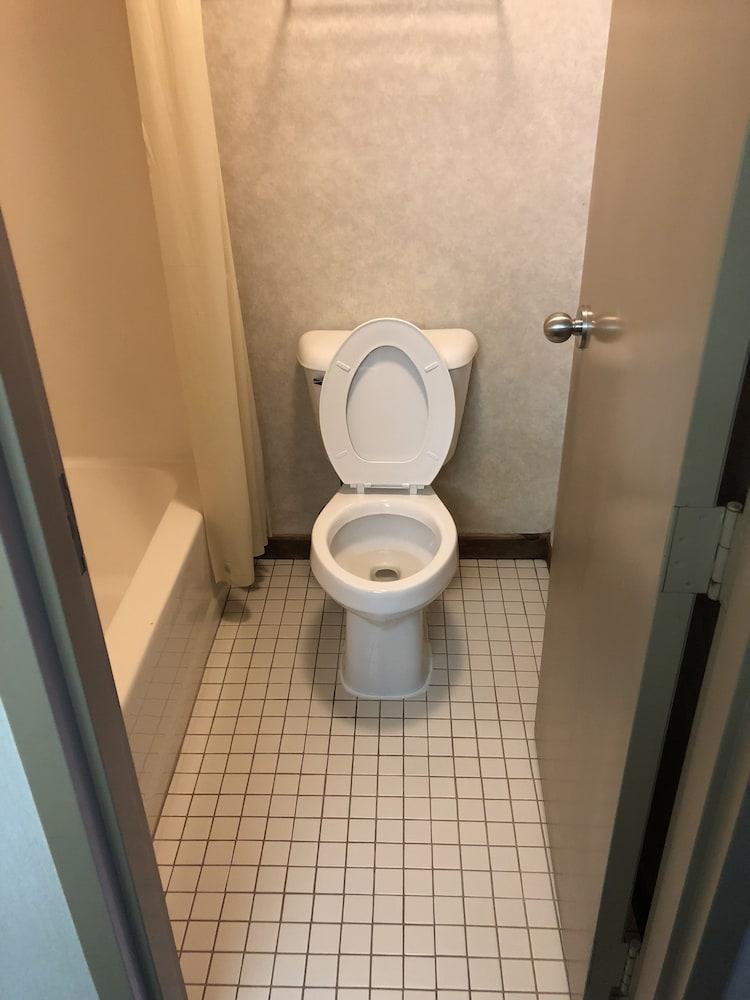 Denison Inn & Suites photo 32
