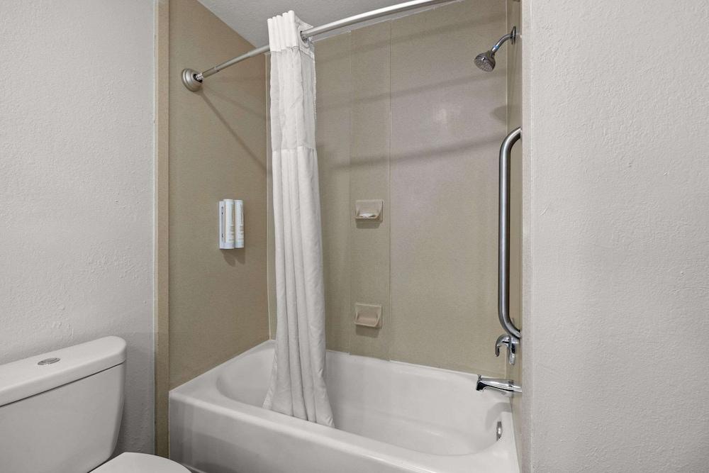 Clarion Pointe Lakeland I-4 photo 25