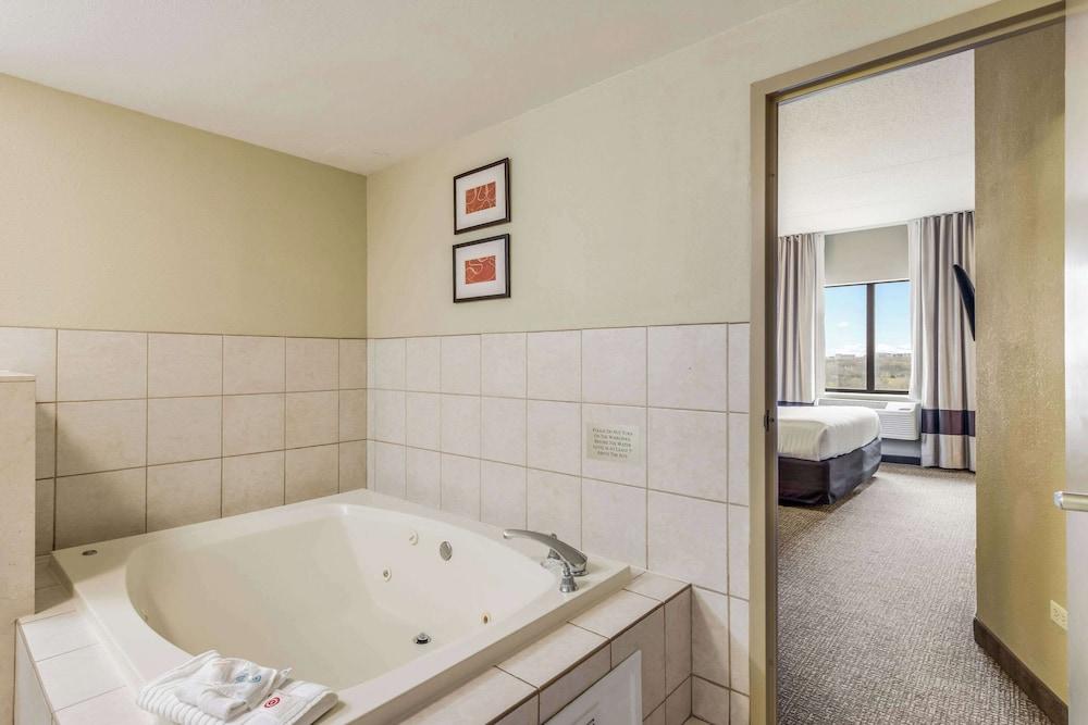 Comfort Suites Chicago O'Hare Airport photo 14