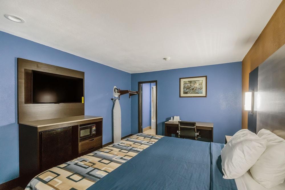 Scottish Inn photo 10