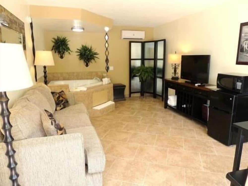 Carmel Inn & Suites photo 18