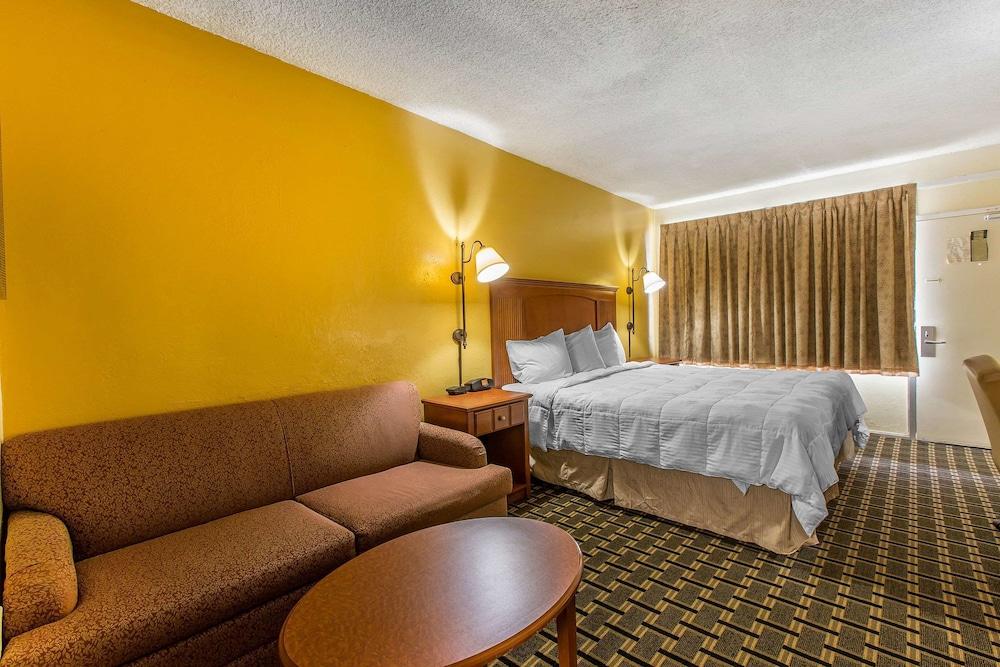 Econo Lodge Byron near Historic District - Warner Robins photo 8