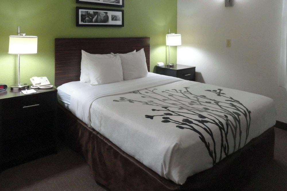 Sleep Inn & Suites Columbus - State University Area photo 3