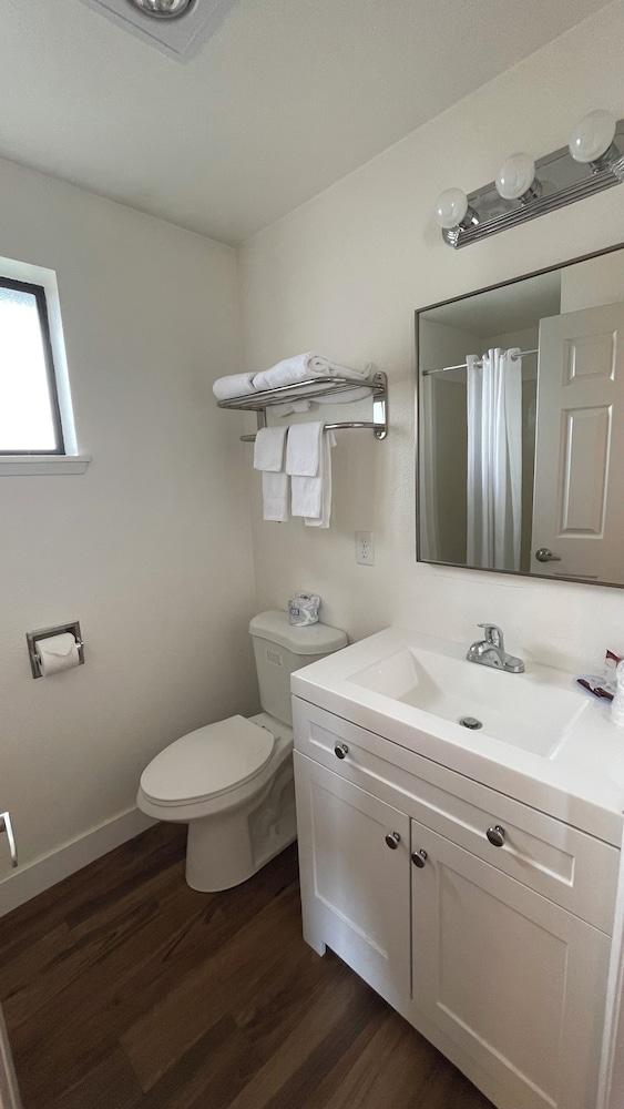 Morgan Inn And Suites photo 69