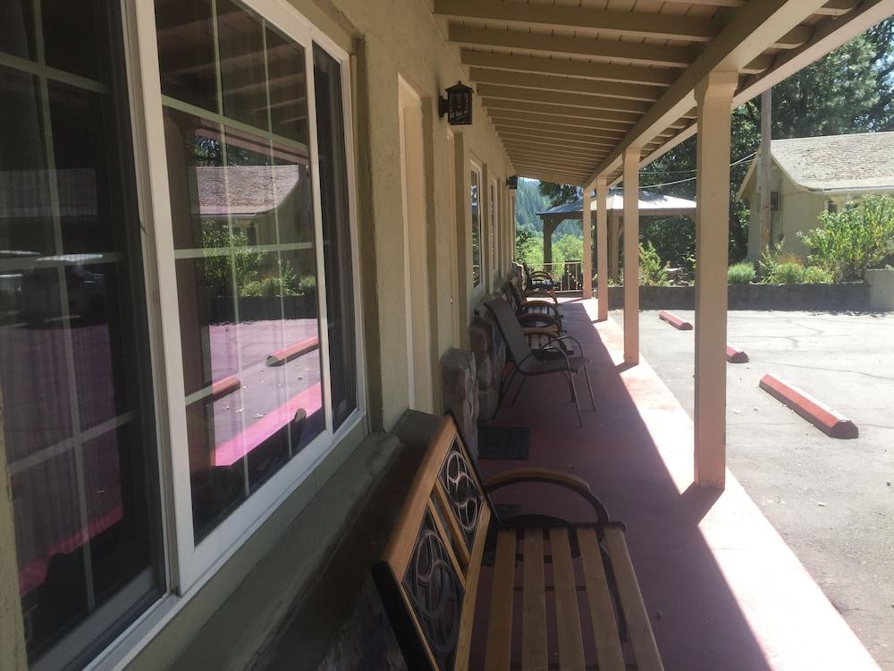 Dunsmuir Lodge photo 6