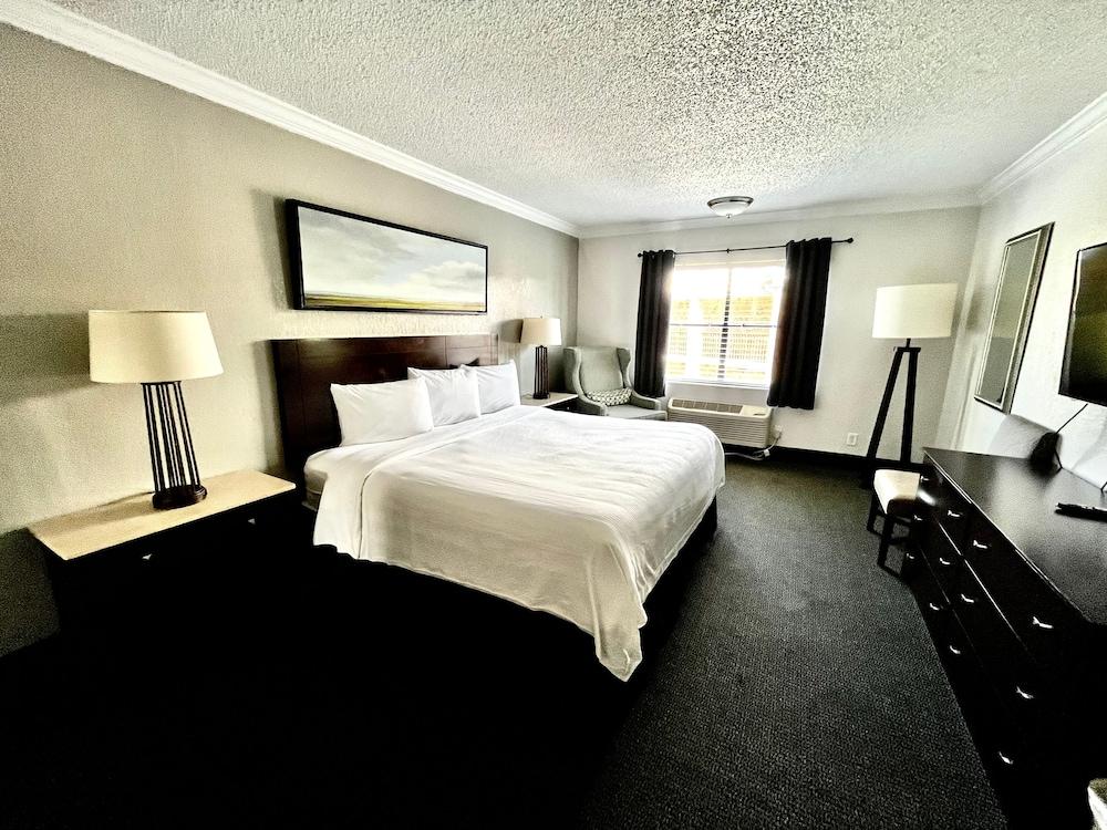 At Home Inn & Suites photo 31