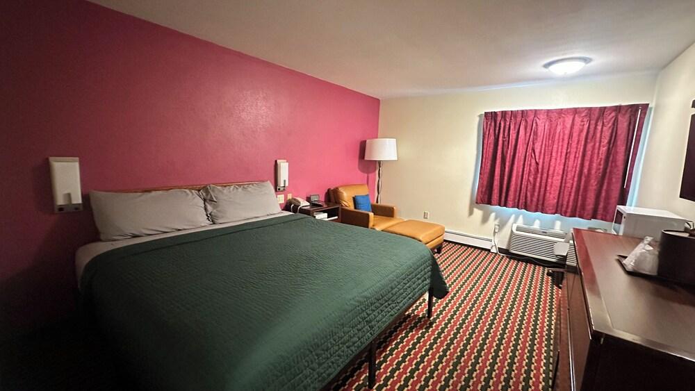 Chesaning Inn & Suites photo 69