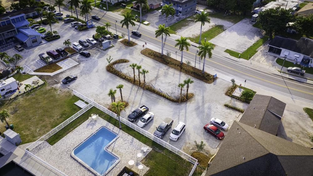 Dockside Inn & Resort photo 57