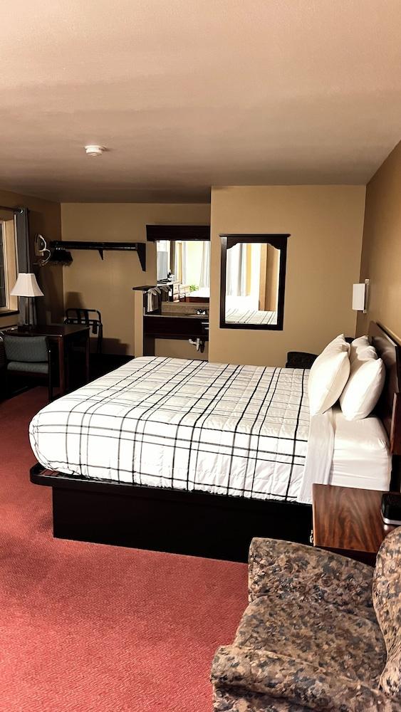 Morgan Inn And Suites photo 30