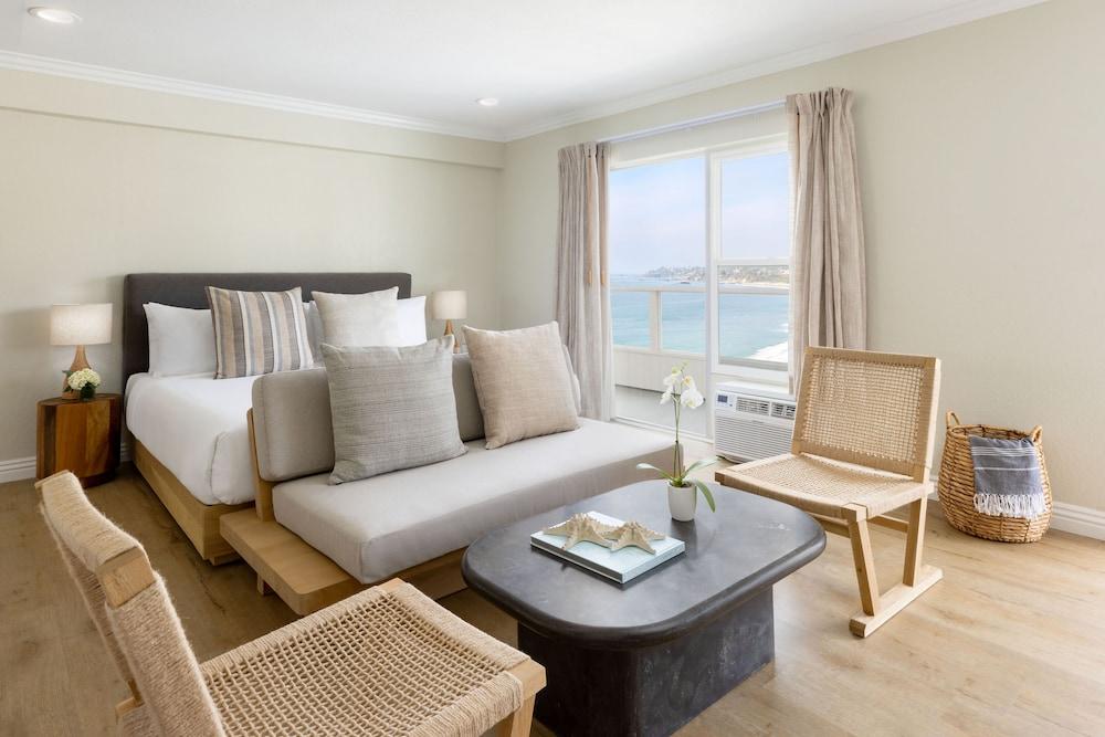 Pacific Edge Oceanfront Hotel photo 10