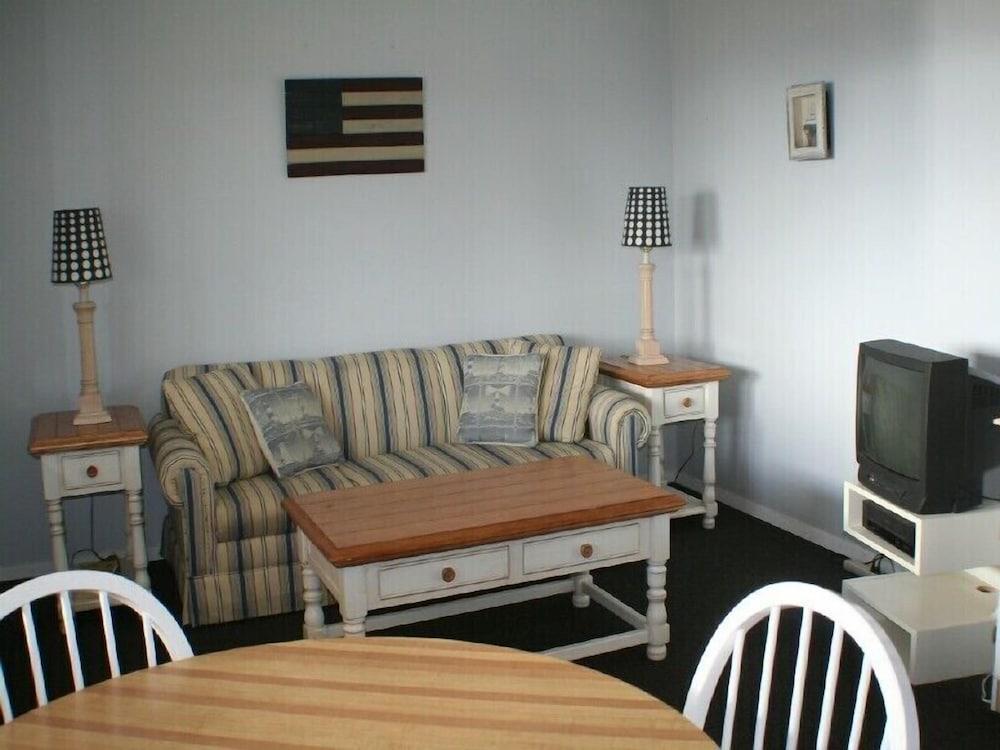 Montauk Oceanside Suites photo 49
