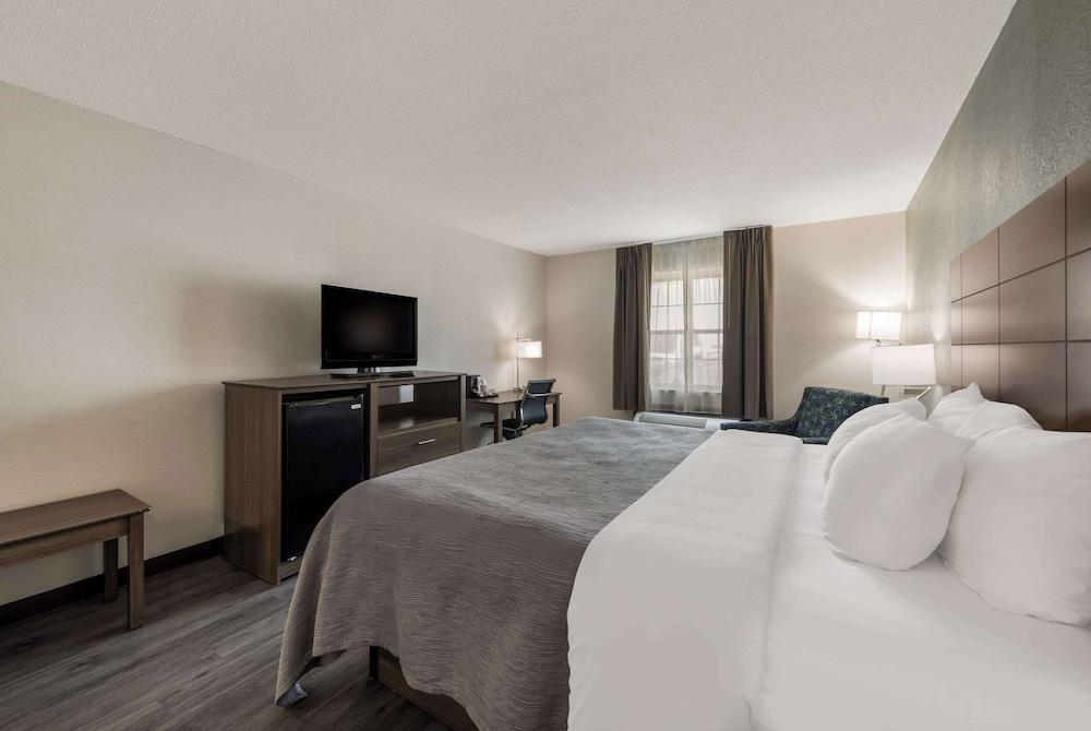 Quality Inn Saint Louis Airport photo 29