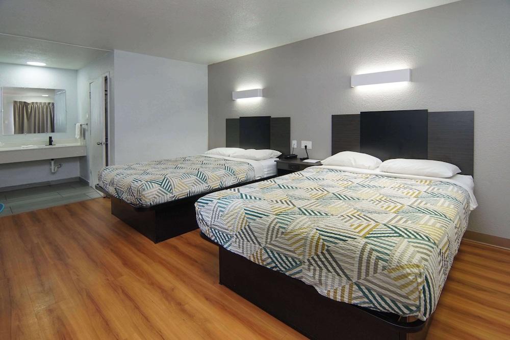 Motel 6 Red Oak, TX - Dallas photo 17