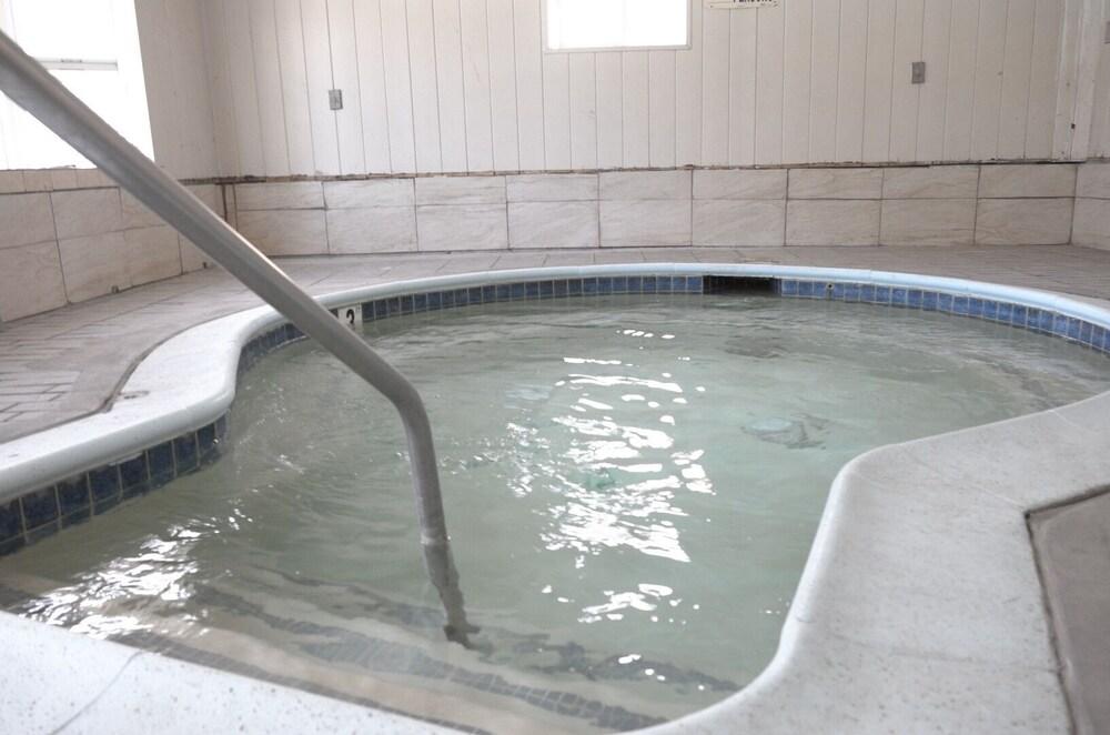 Elsinore Hot Springs & Lodge photo 65