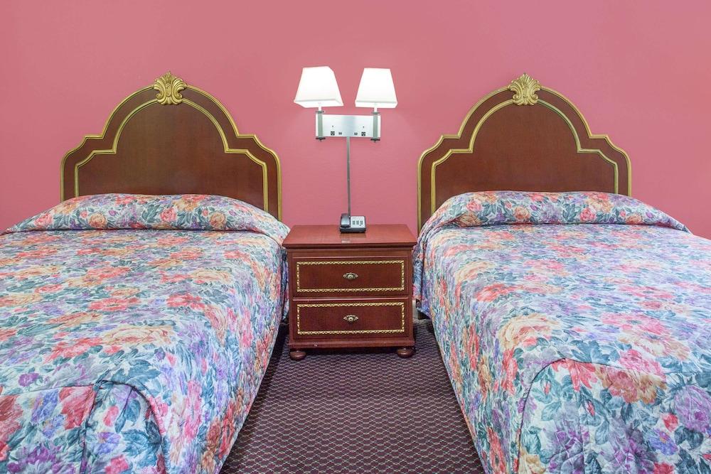 Knights Inn Emporia photo 3