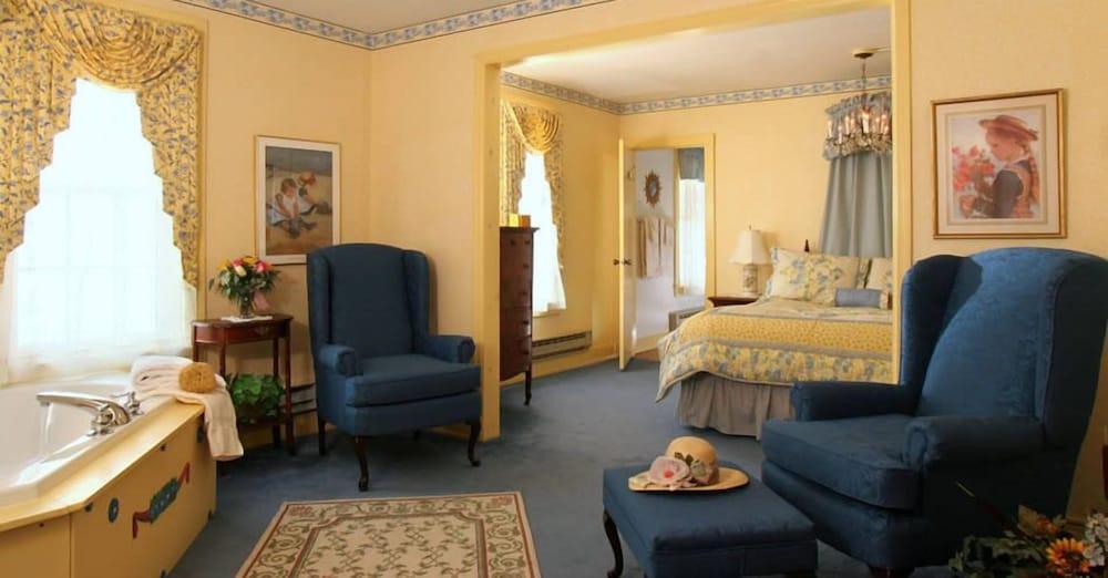 Crestmont Inn photo 40