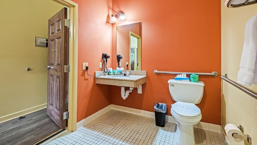 Wildwood Inn photo 36