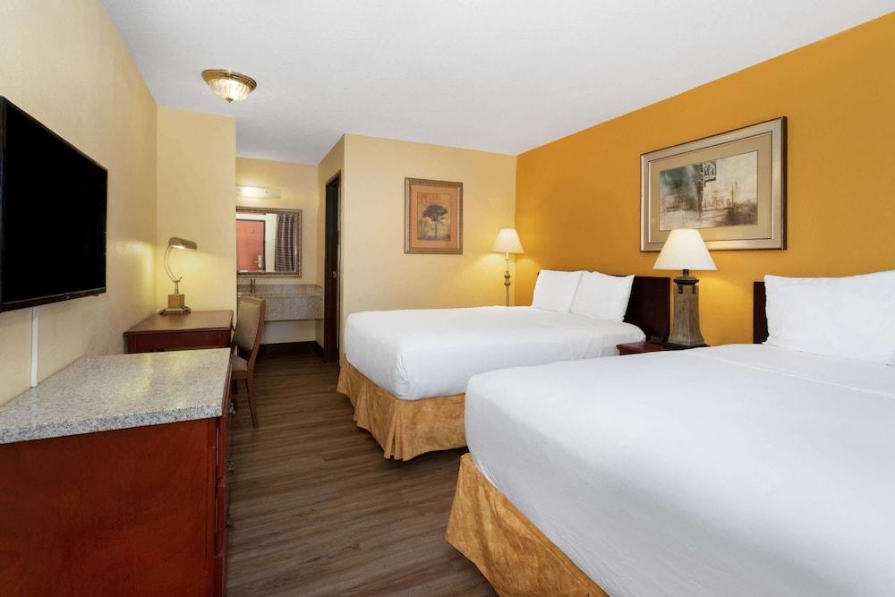 Travelodge by Wyndham Albuquerque East photo 34