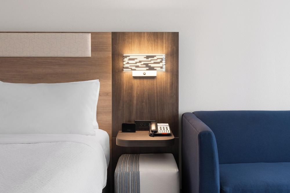 Holiday Inn Express & Suites Meridian I 20 by IHG photo 17