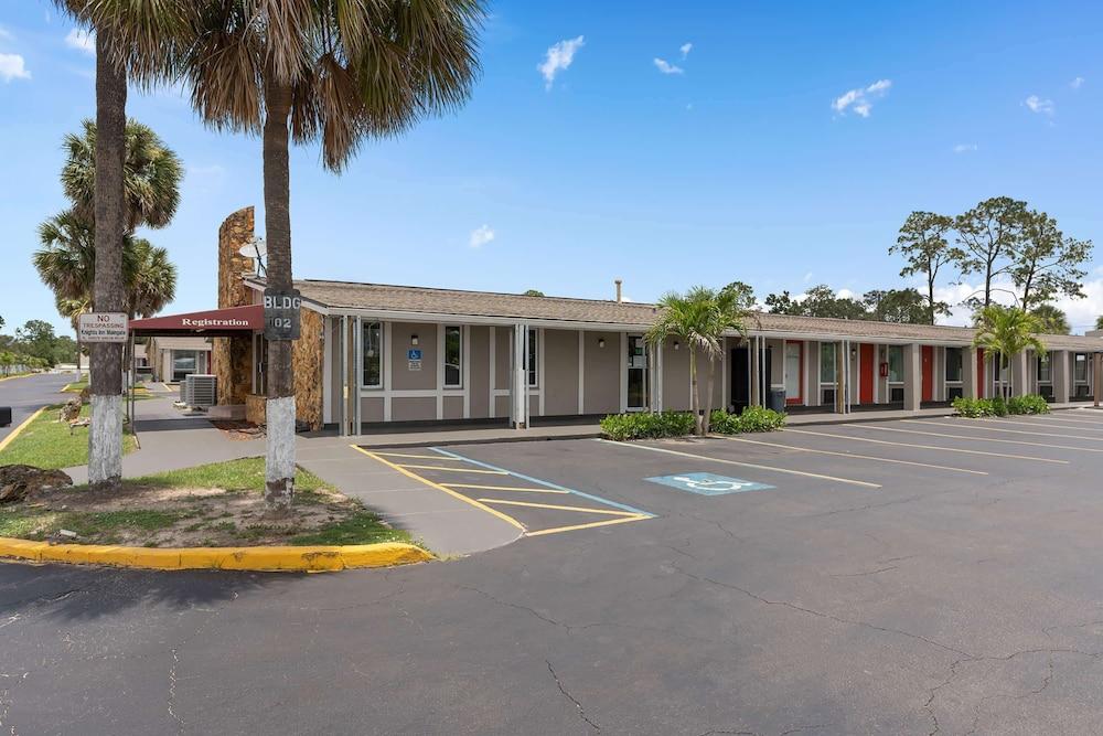 Super 8 by Wyndham Kissimmee/Orlando photo 1