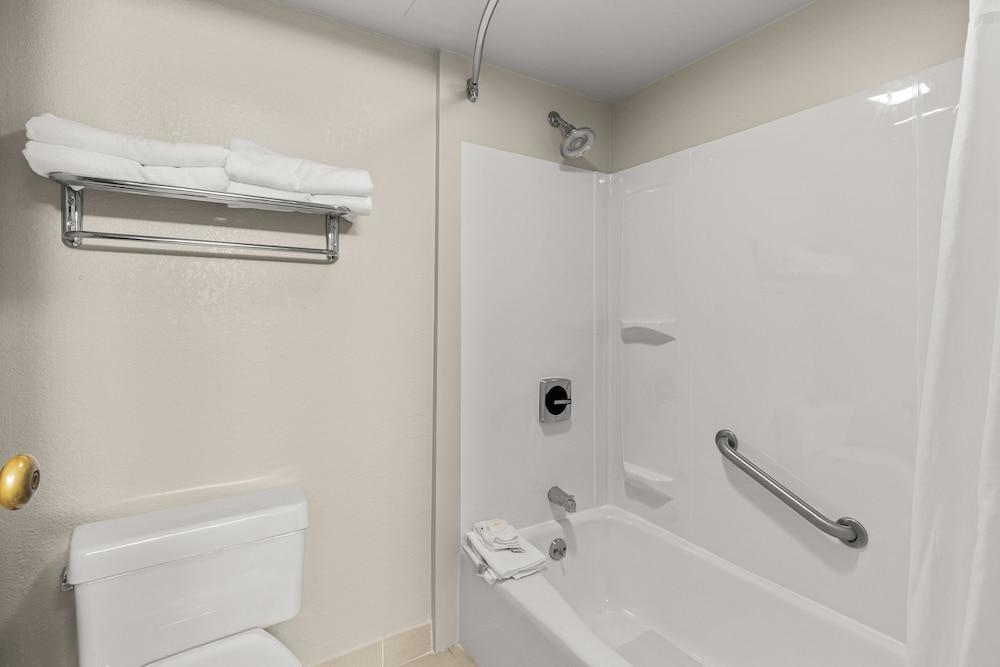 Suburban Studios Altoona photo 2