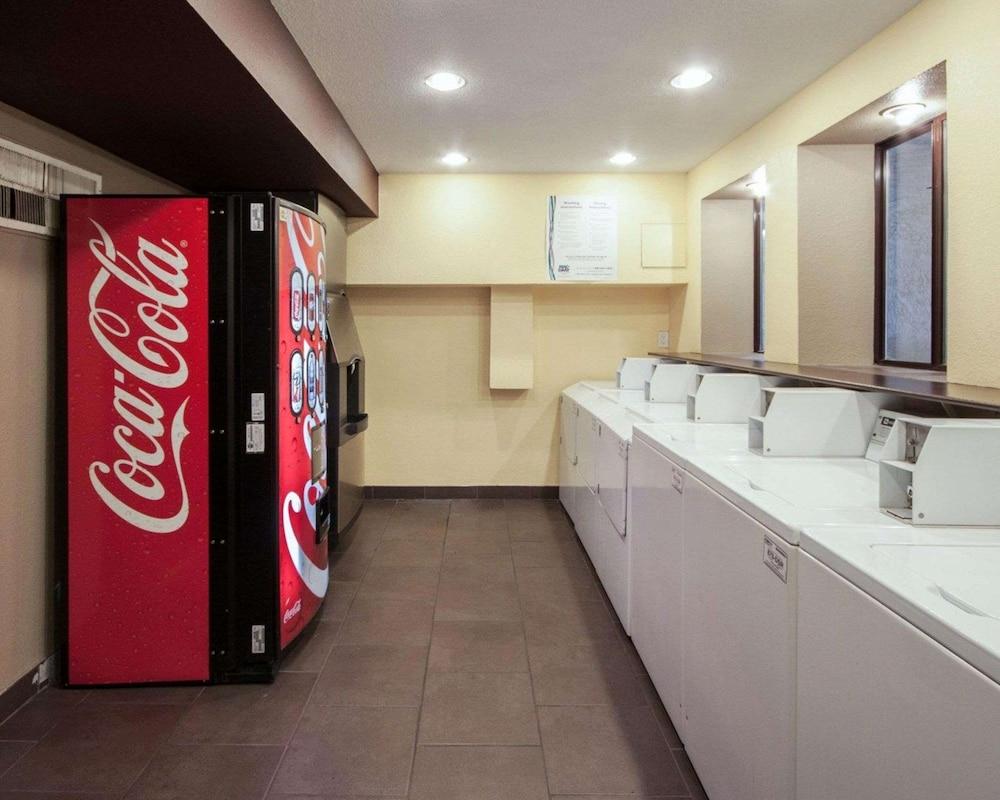 Quality Inn Airport East photo 10