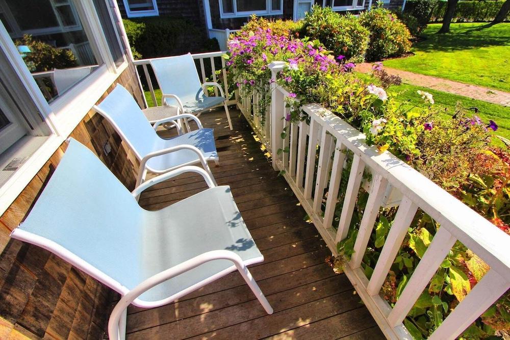 Brant Point Courtyard photo 20