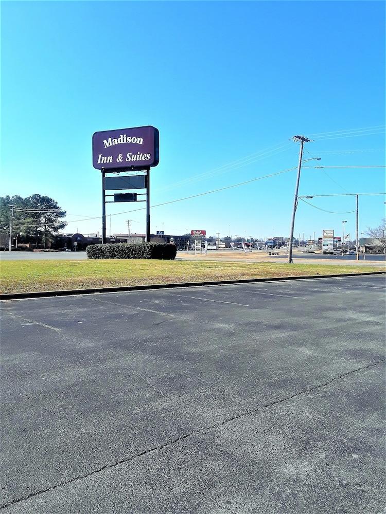 Madison Inn and Suites photo 36