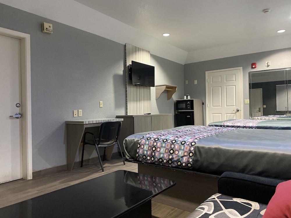 Island Suites photo 31