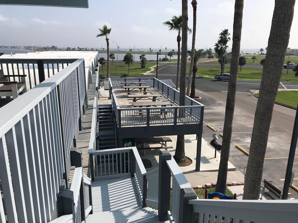 Blue Wave Inn photo 29