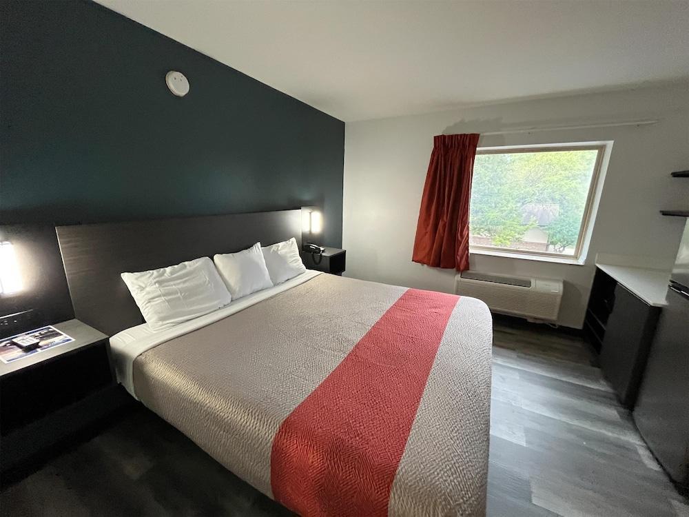 Studio 6 Suites Urbana, IL photo 10