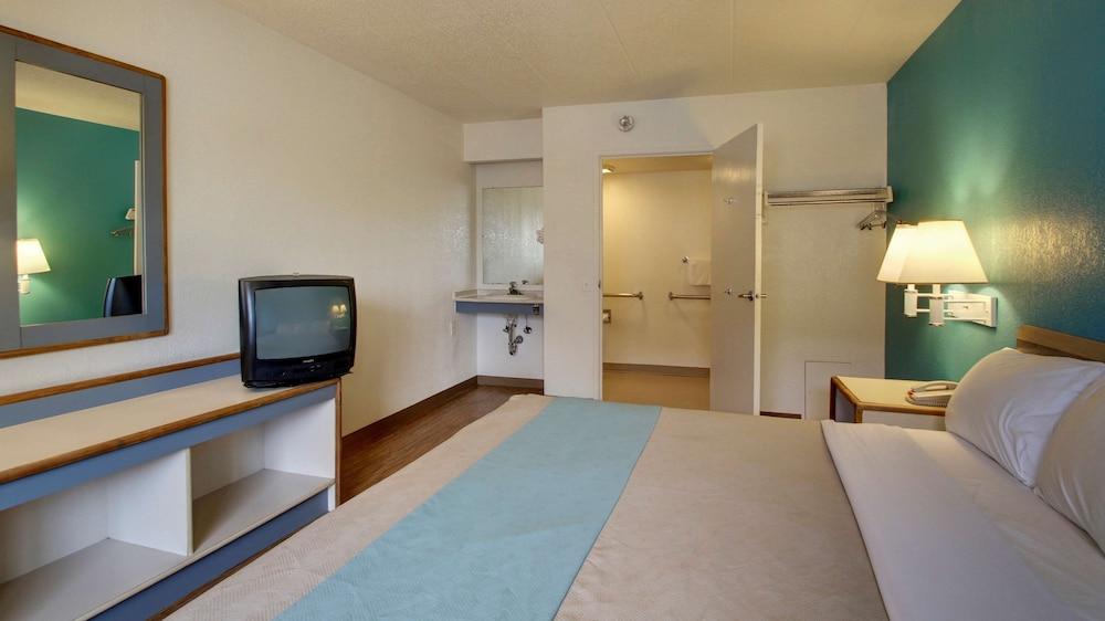Motel 6 Cedar Rapids, IA photo 5