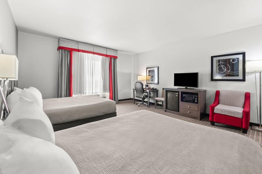 Quality Inn & Suites Pearsall photo 25