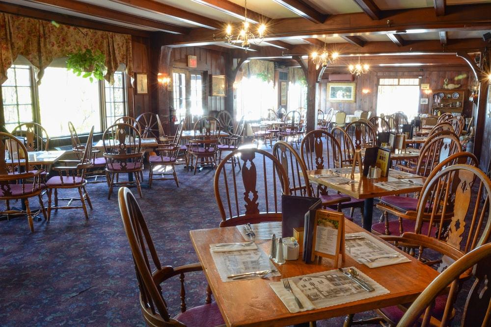 Lamie's Inn and The Old Salt Restaurant photo 33